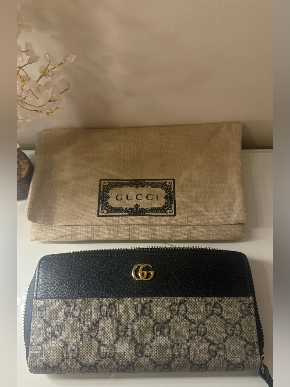 Gucci Beige GG Monogram Wallet with Black Leather Trim - Picture 1 of 7
